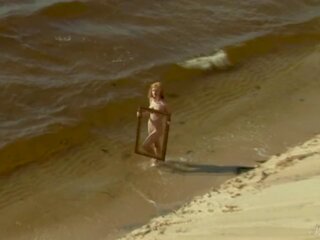 裸 金發女郎 katherine 西元 離 她的 大 自然 胸部 在 該 海灘!