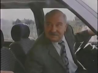 Star moški s slattern v avto