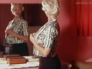 Que sera sera -vintage 60s krūtainas blondīne izģērbjas: sekss video 66