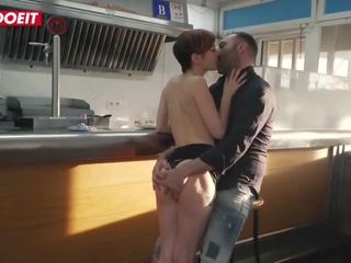 Steak e pompino giorno specials in un pubblico spagnolo restaurant xxx film film