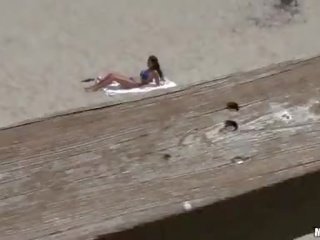 Ex kjæreste sexy babe på sand fikk peeked av somebody